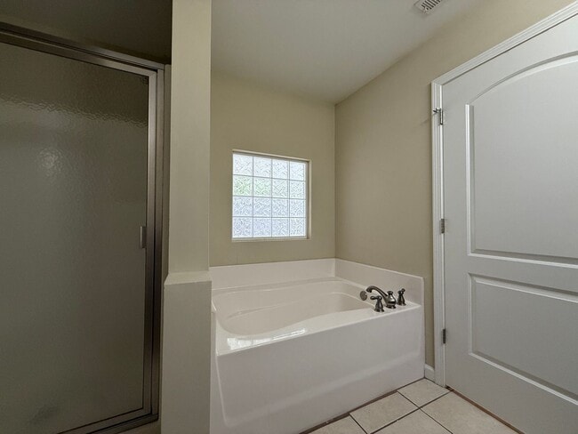 Building Photo - 290 Janet Ave