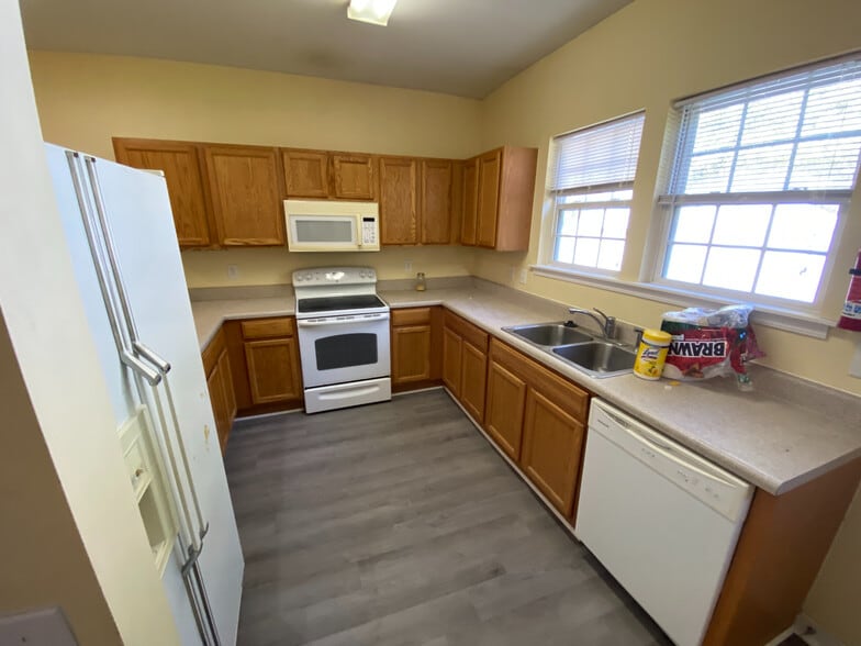 Building Photo - Room in Duplex on Lundy Dr