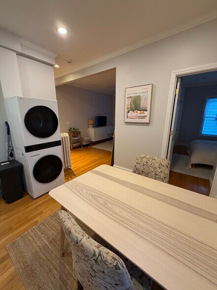 Building Photo - 1560 Cambridge St