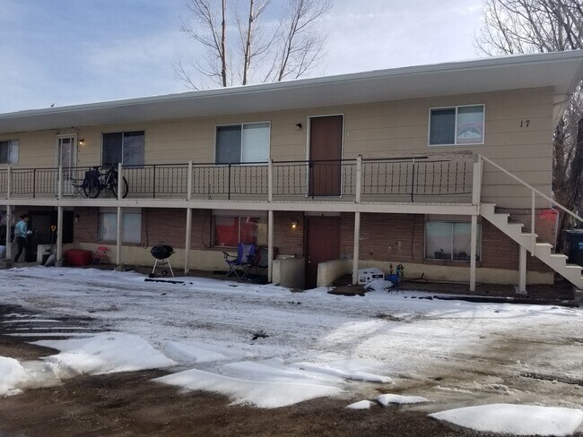 Building Photo - 17 University Dr
