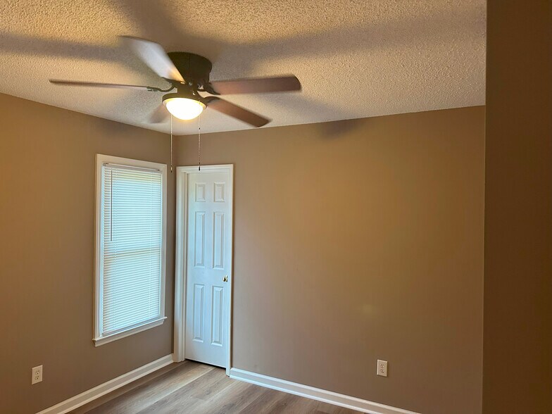 Building Photo - 420 Johnson St