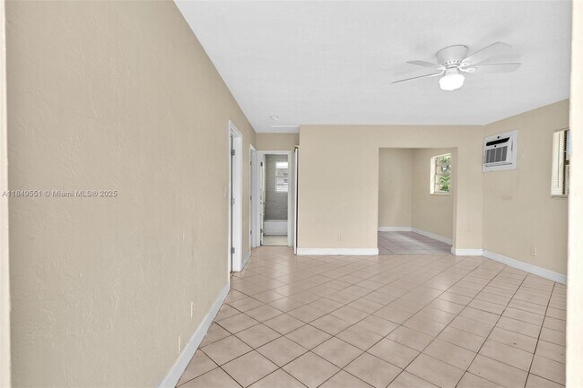 Building Photo - 2751 NW 14th Ct