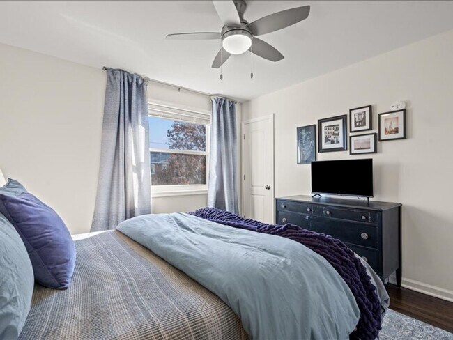 Building Photo - Distinctive Two Bedroom Beauty in Deanwood