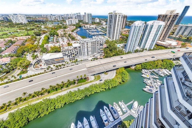 Building Photo - 3500 Mystic Pointe Dr