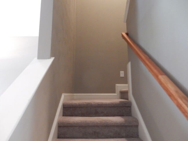 Building Photo - Like New Townhome in Old SW! Close to Cari...