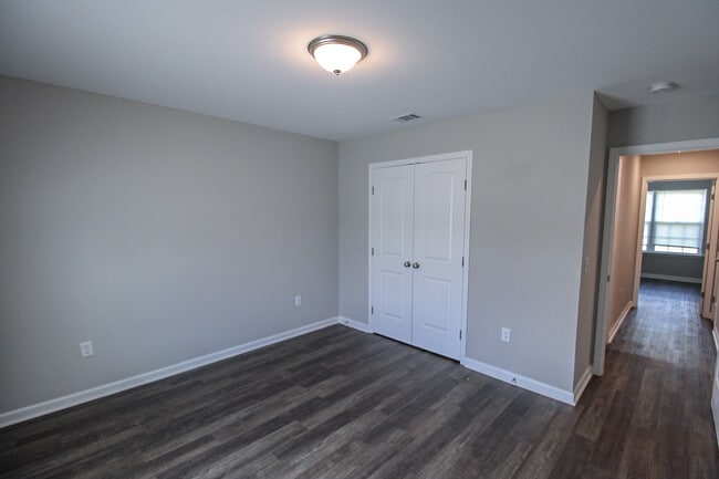 Building Photo - 200 Evans Ter