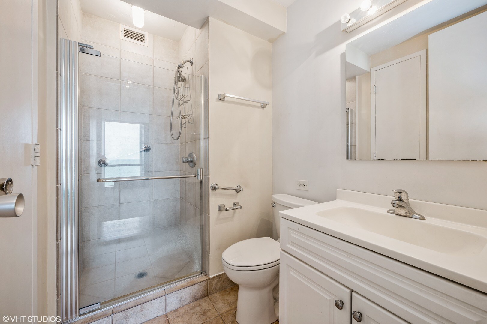 Building Photo - 900 N Lake Shore Dr