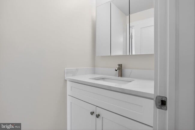 Building Photo - 344 Grove St