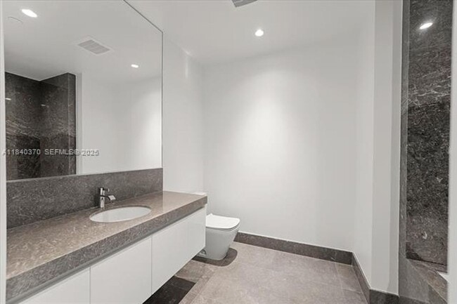 Building Photo - 17901 Collins Ave