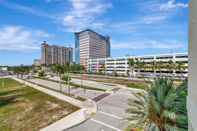 Building Photo - 480 Hibiscus St