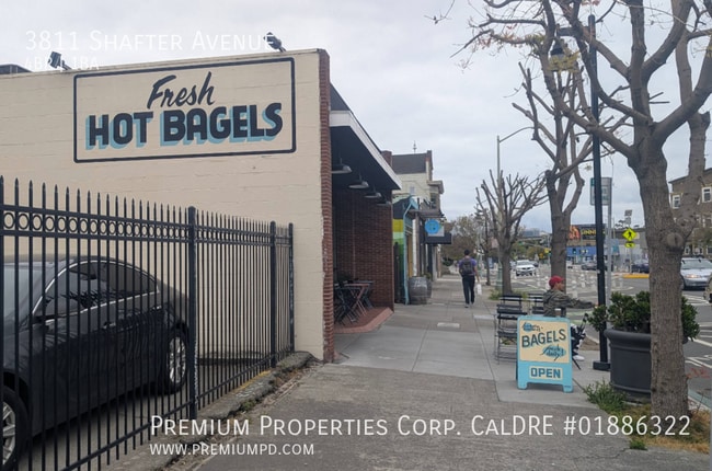 Building Photo - 3811 Shafter Ave