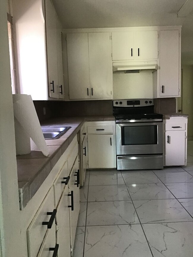 Building Photo - OL811/8171/2-Holmes, Kelsey