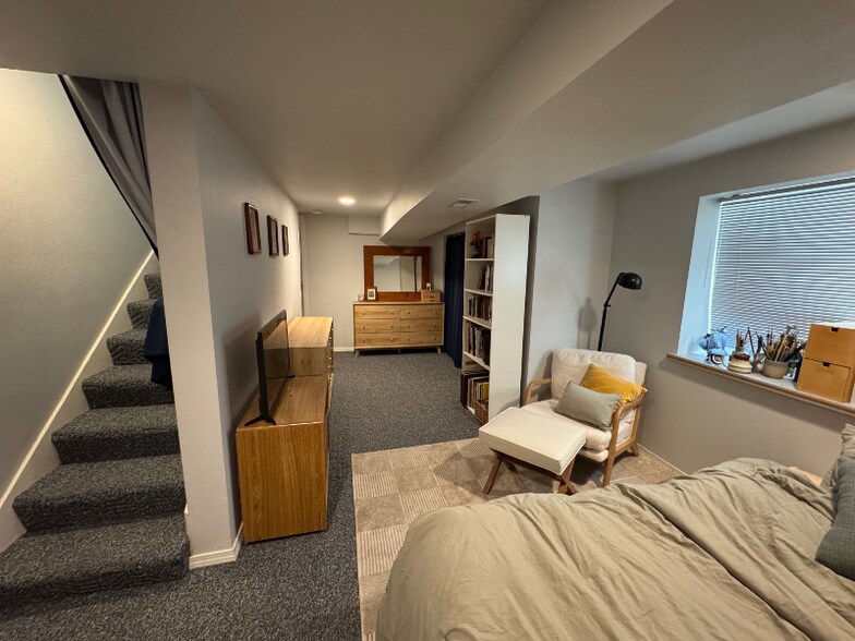 Building Photo - 615 W Waverly Pl