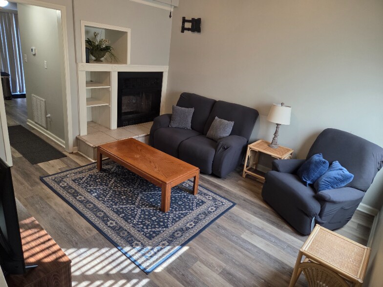 Building Photo - 561 Brookside Ct