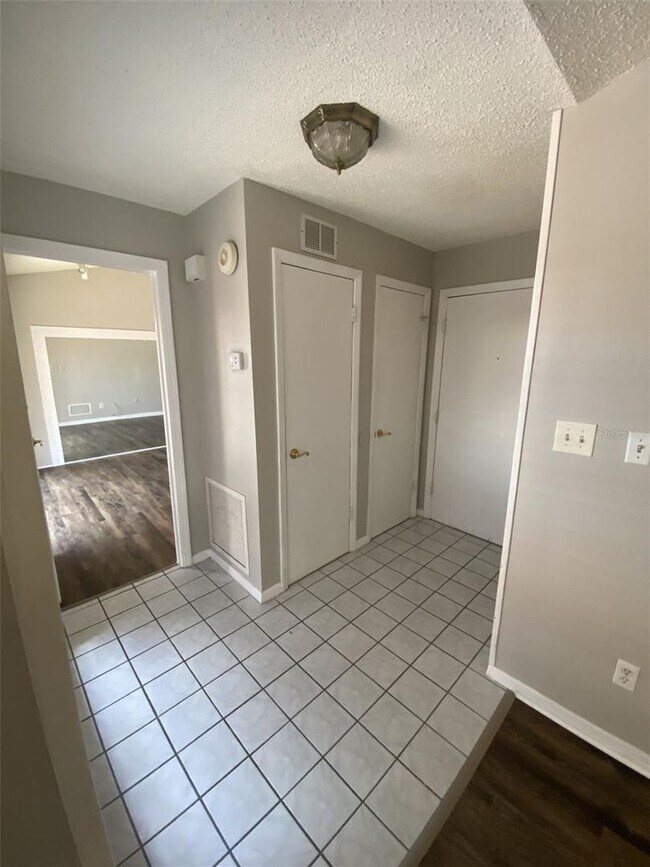 Building Photo - 2 bed 2 bath With Private Courtyard
