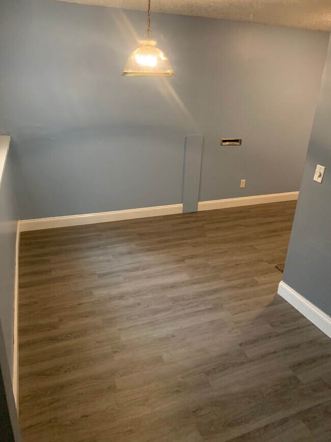 Building Photo - 425 W Lawrence Ave