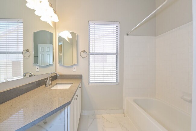 Building Photo - 10132 E Paseo San Bernardo