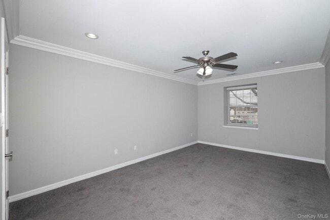 Building Photo - 425 Newbridge Rd