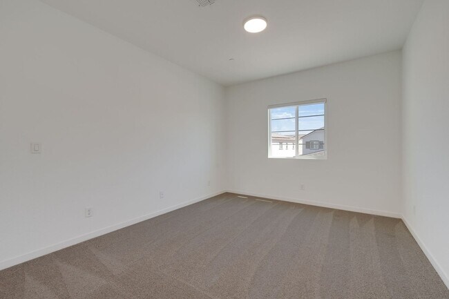 Building Photo - New 4 Bedroom Home with Next Gen Suite + S...
