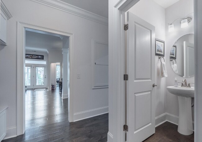 Building Photo - LANDFALL - 4 bed | 3.5 bath modern home