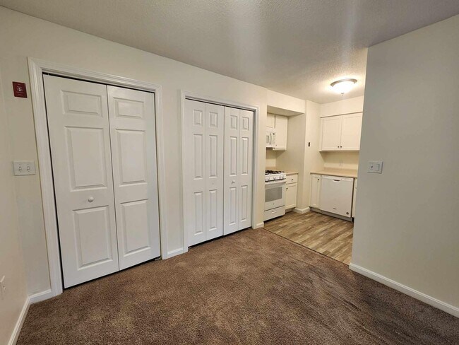 Building Photo - 309 Springbrook Cir