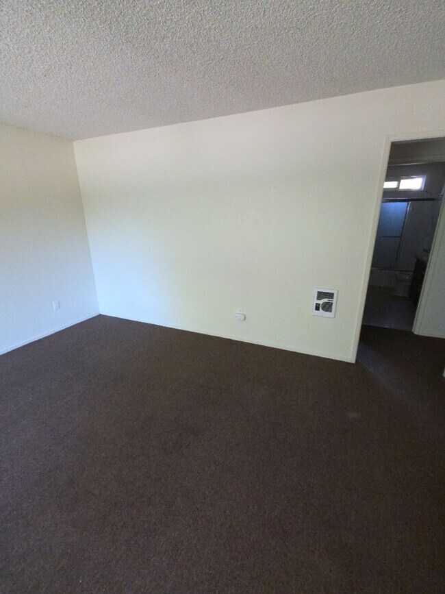 Building Photo - 209 Wright Ln