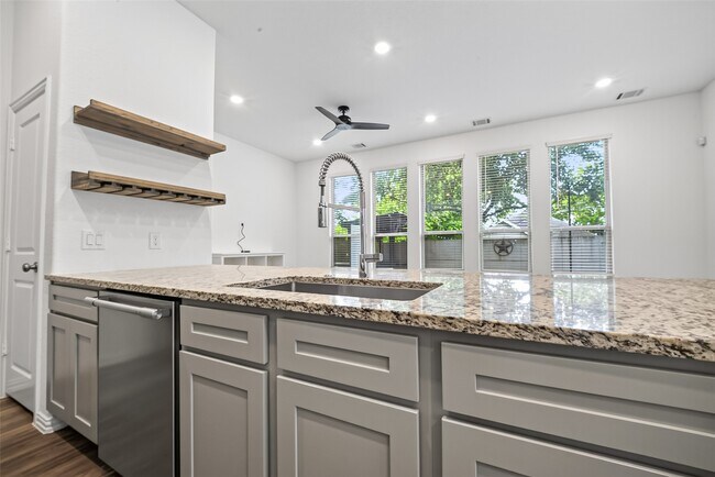 Building Photo - 4743 Glen Isle Dr