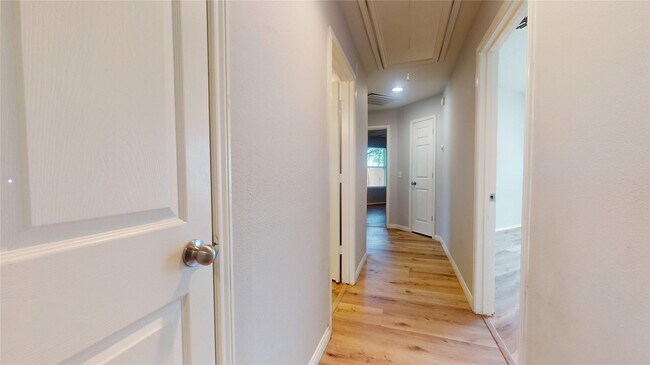 Building Photo - 1103 Sun Prairie Dr