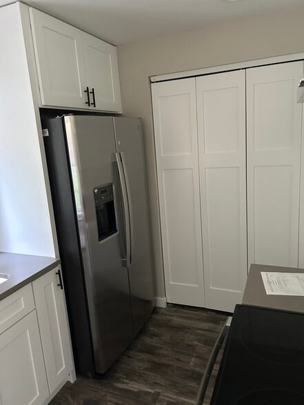 Building Photo - 1602 E Hazel Ave