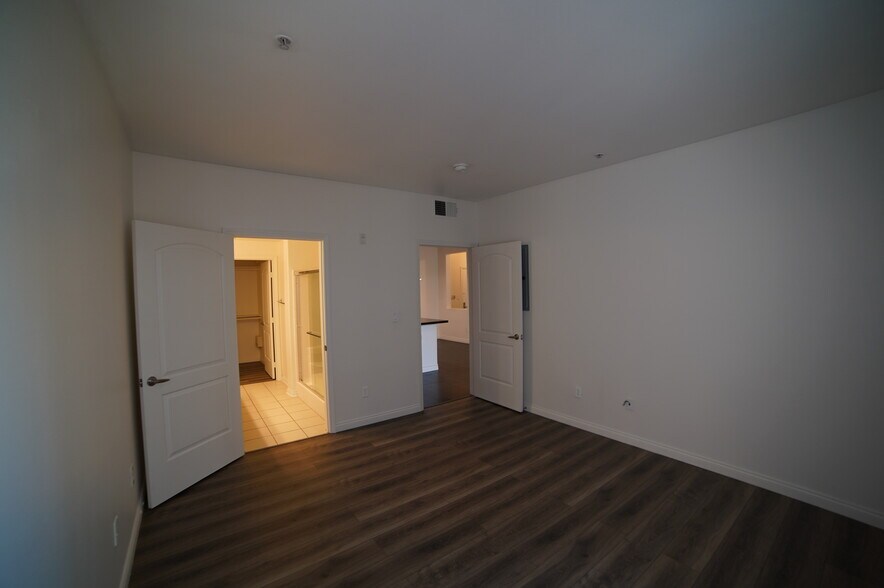 Building Photo - 360 W Avenue 26