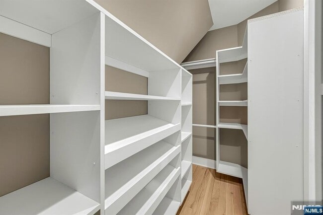 Building Photo - 49 Park Ave