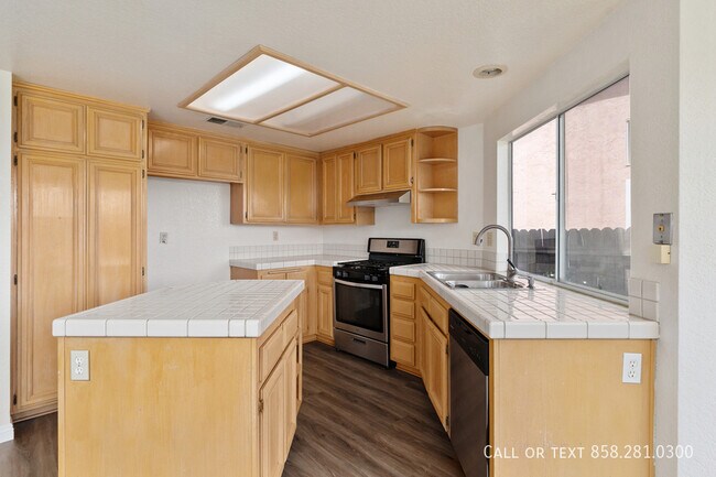 Building Photo - 8418 Calderon Ct