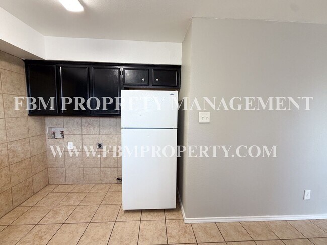 Building Photo - 1401 Old Bardwell Rd