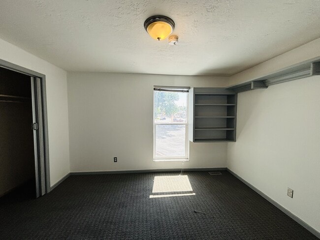 Building Photo - 333 E 4500 S
