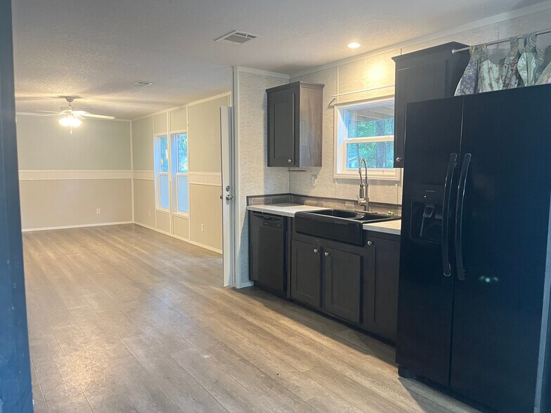 Building Photo - 2243 Limerick Rd