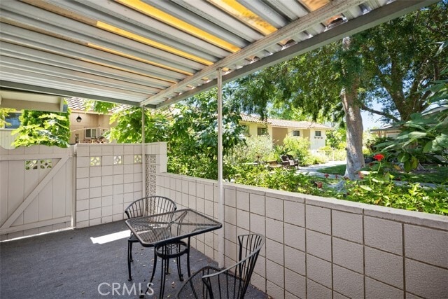 Building Photo - 584 Avenida Majorca