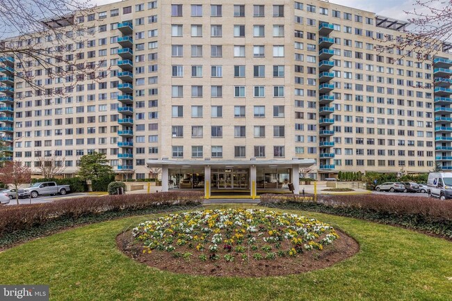 Building Photo - 10500 Rockville Pike