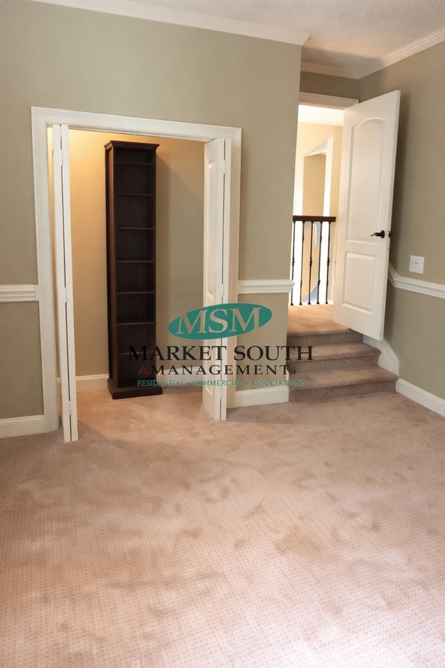 Building Photo - SOUTHBRIDGE BEAUTY- AVAILABLE NOW!