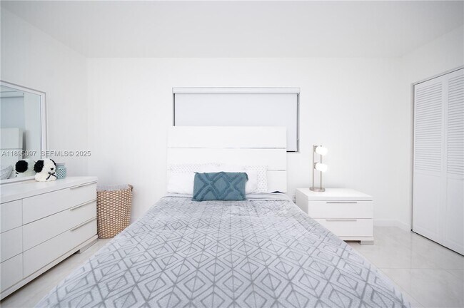 Building Photo - 10875 SW 112th Ave