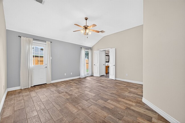Building Photo - 23914 Glengate Dr
