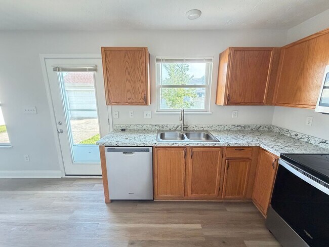 Building Photo - 6611 Hunters Creek Blvd