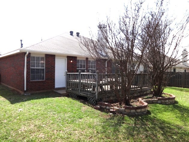 Building Photo - 3207 Athens Dr