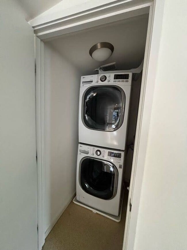 Building Photo - Modern Townhome For Lease Near Columbia City | 2 Bed | 2.5 Bath | A/C | Covered Parking