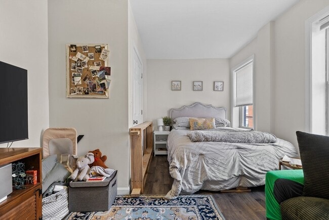 Building Photo - 149 Cottage St