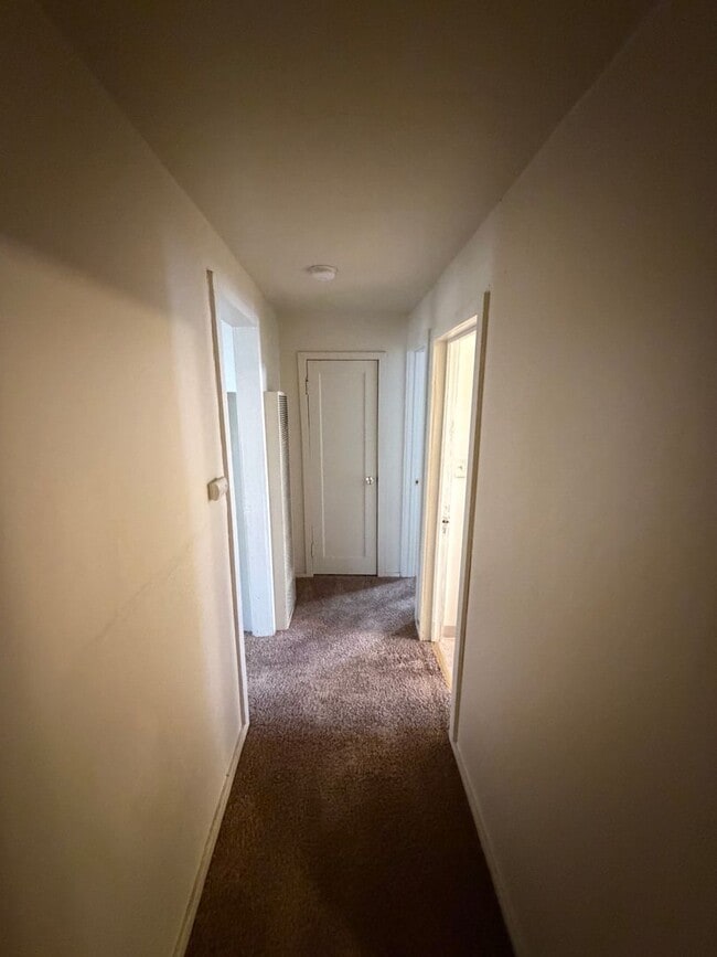 Building Photo - 2 bedroom 1 bath