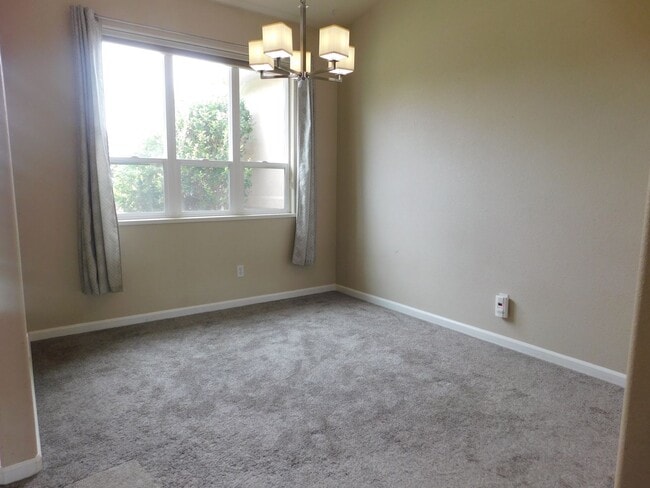 Building Photo - 566 Garnet Dr
