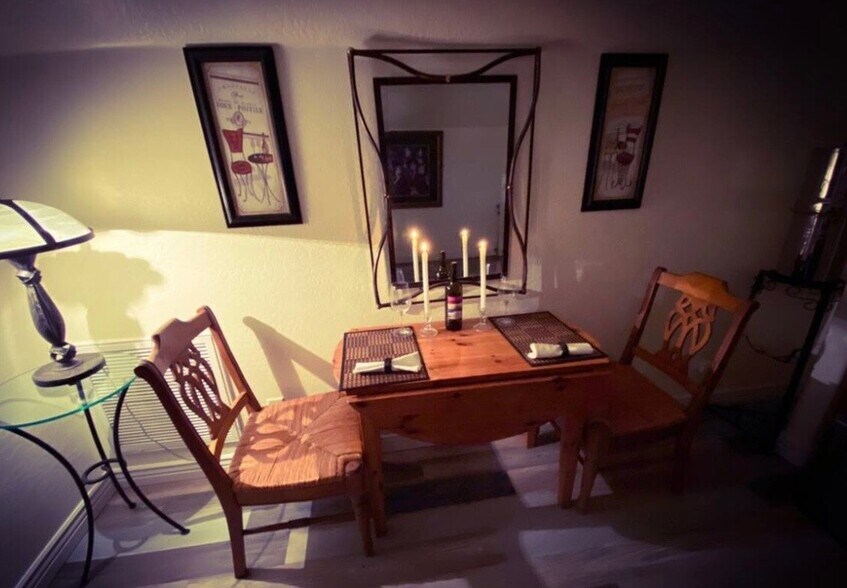 Building Photo - 585 Calle De La Rosa