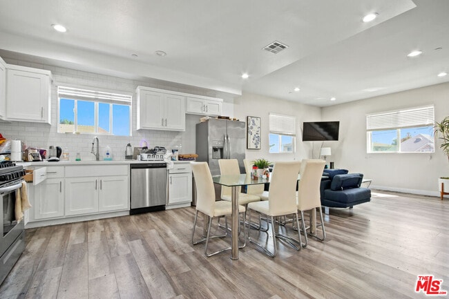 Building Photo - 1805 S New England St