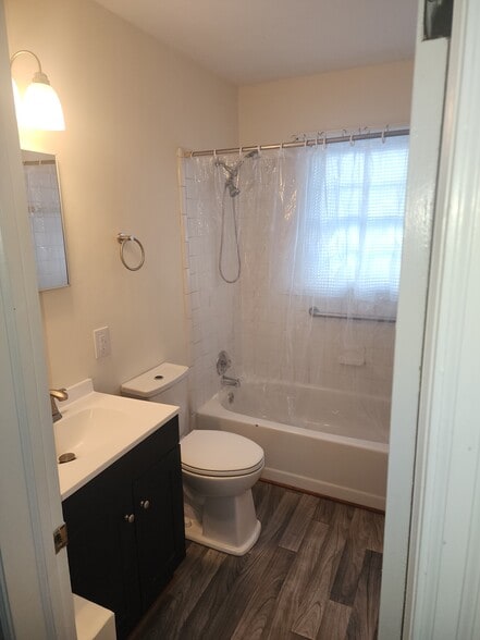 Building Photo - 3843 Plantation Rd NE