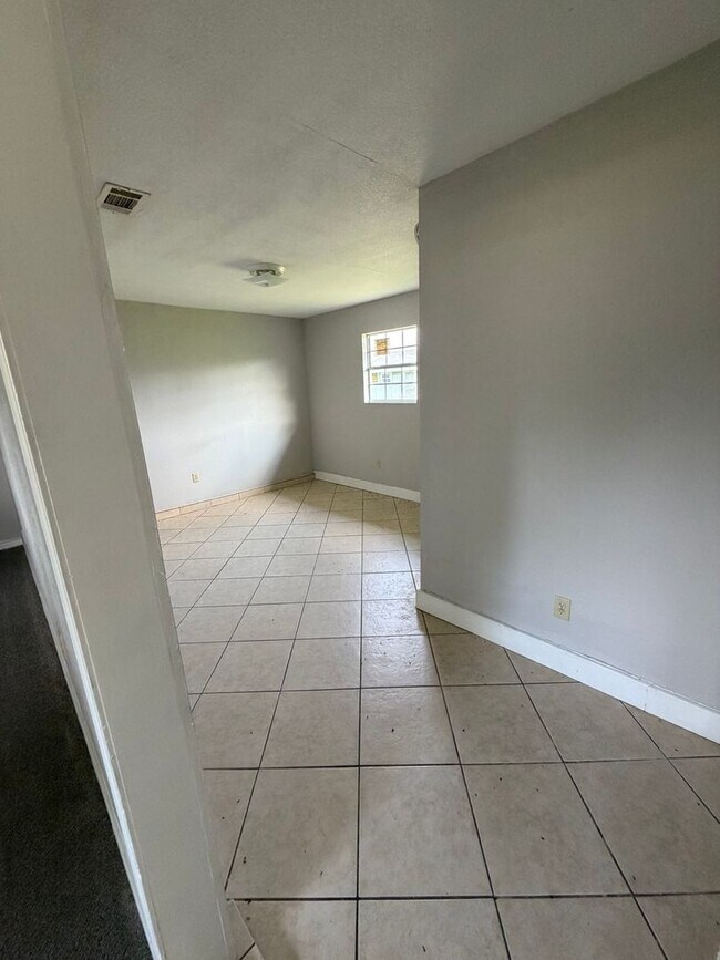 Building Photo - 3/4 Bedroom, 1.5 Bathroom Home for Rent!